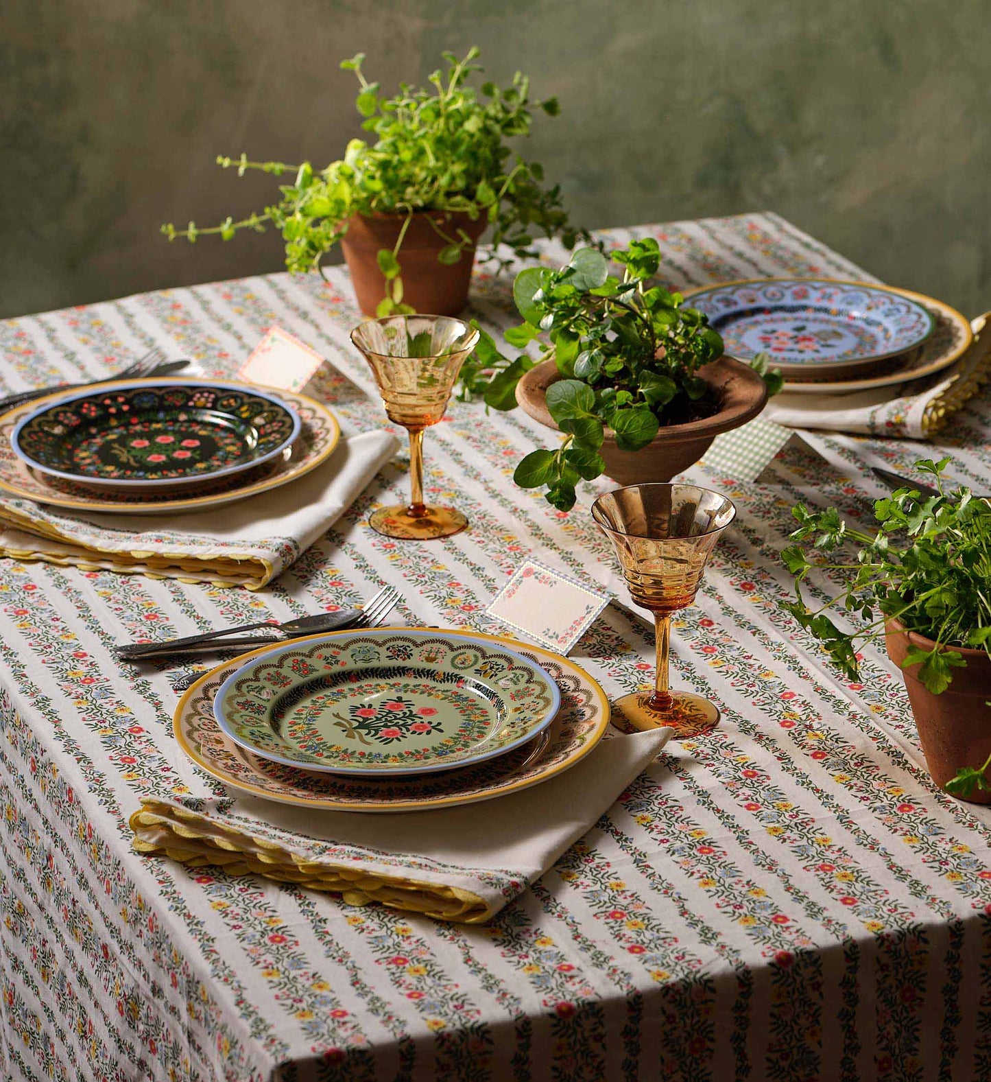Porcelain Dessert Plate Set - Rosette